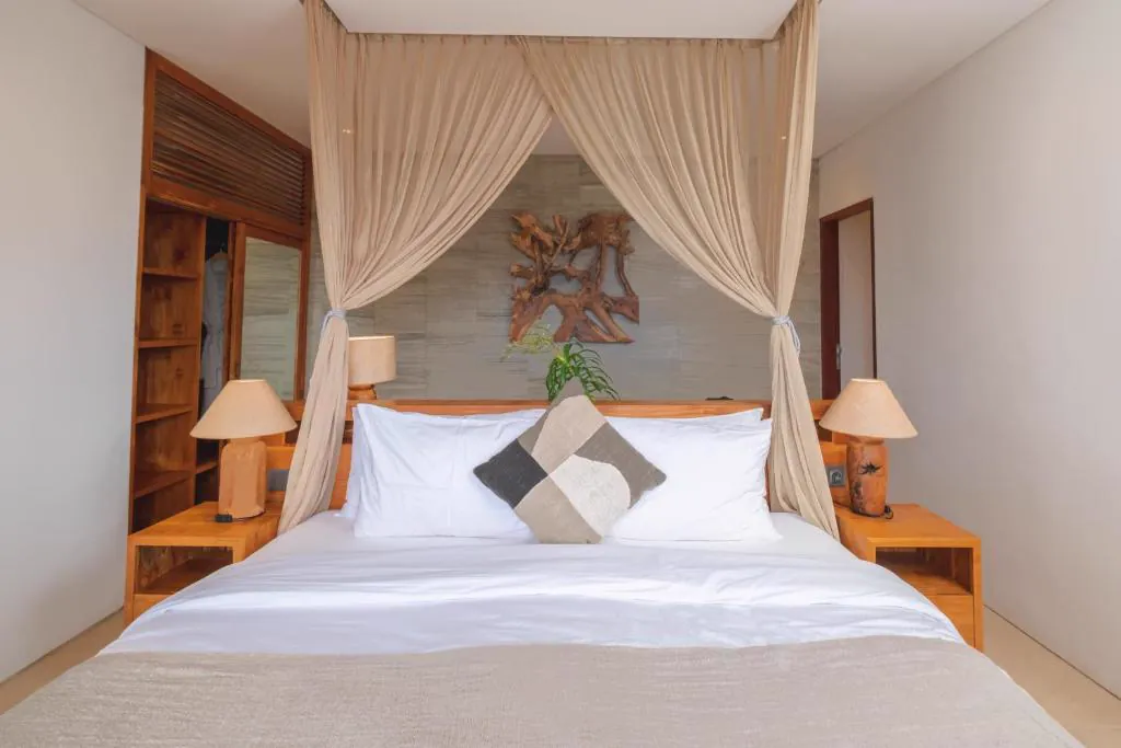 Bedroom with canopy bed