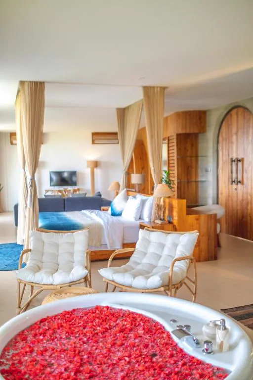 Suite with a flower-petal bath