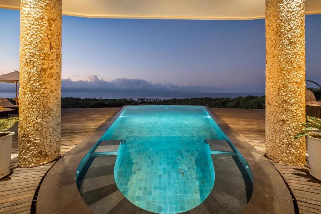 Pool framed by stone pillars, facing the sea